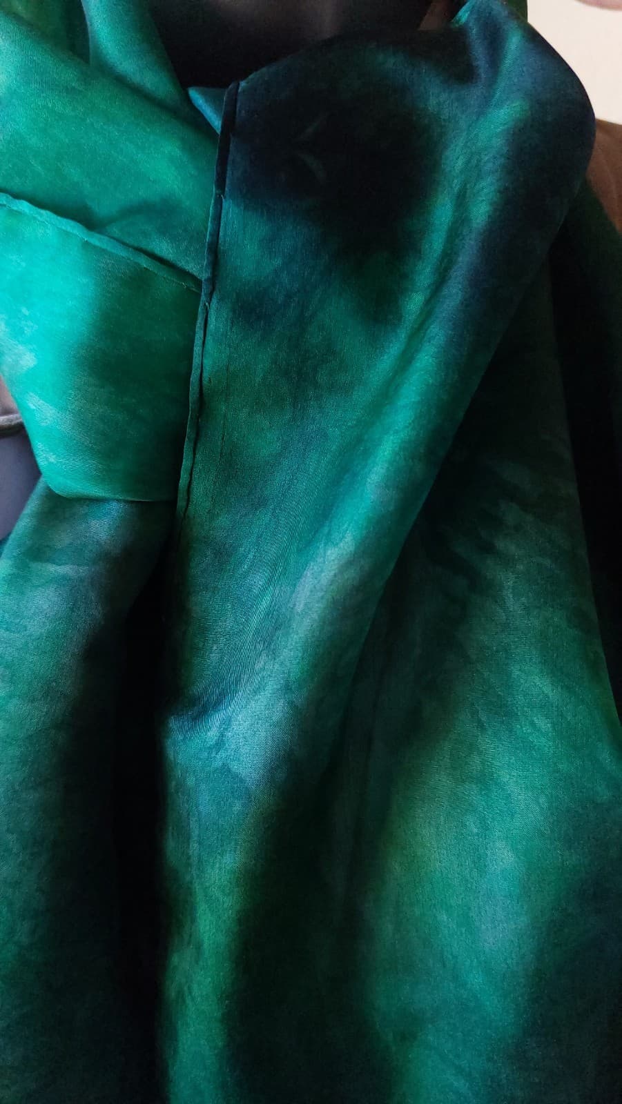 How To Choose A Hand-Painted Silk Scarf